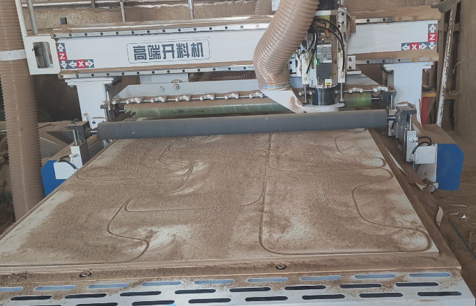 開料機0.1mm 精度實現(xiàn)：中智伺服電機驅(qū)動系統(tǒng)實現(xiàn)三軸協(xié)同精準(zhǔn)控制